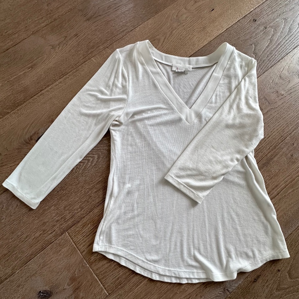 Anthropologie Ribbed V-neck shirt in Ivory (size L)